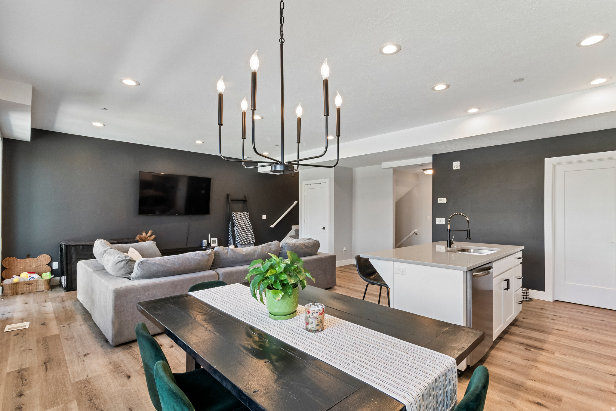 CREEKSIDE - Residential