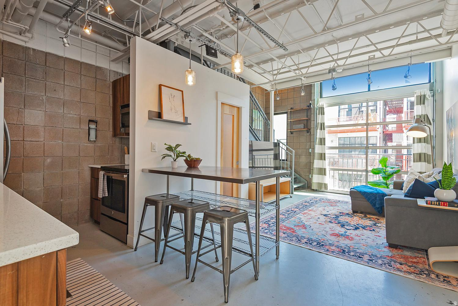 BROADWAY PARK LOFTS - Residential