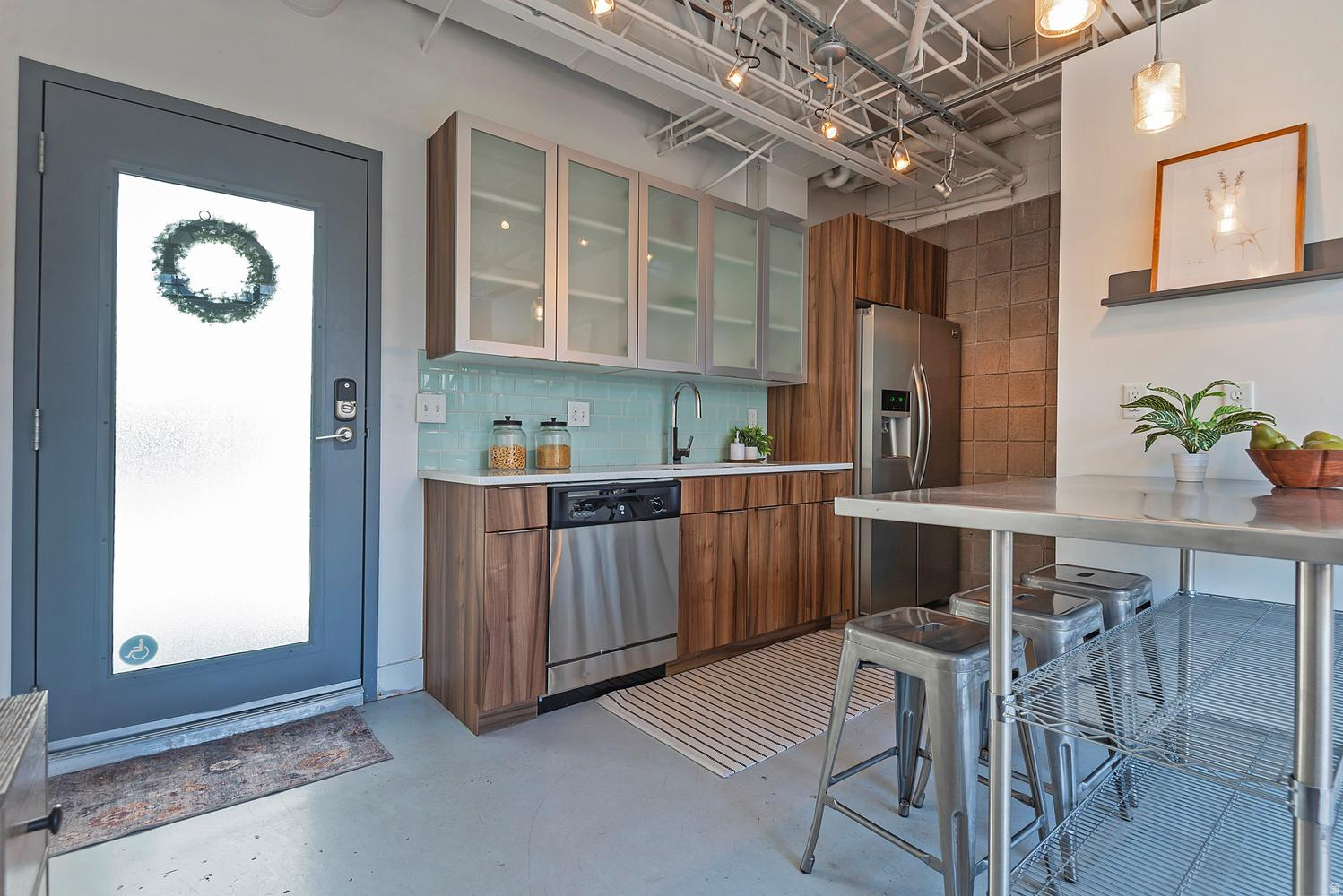 BROADWAY PARK LOFTS - Residential