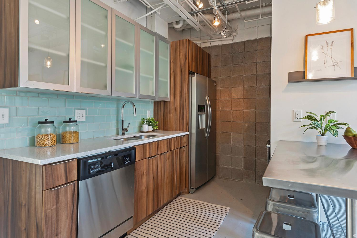 BROADWAY PARK LOFTS - Residential