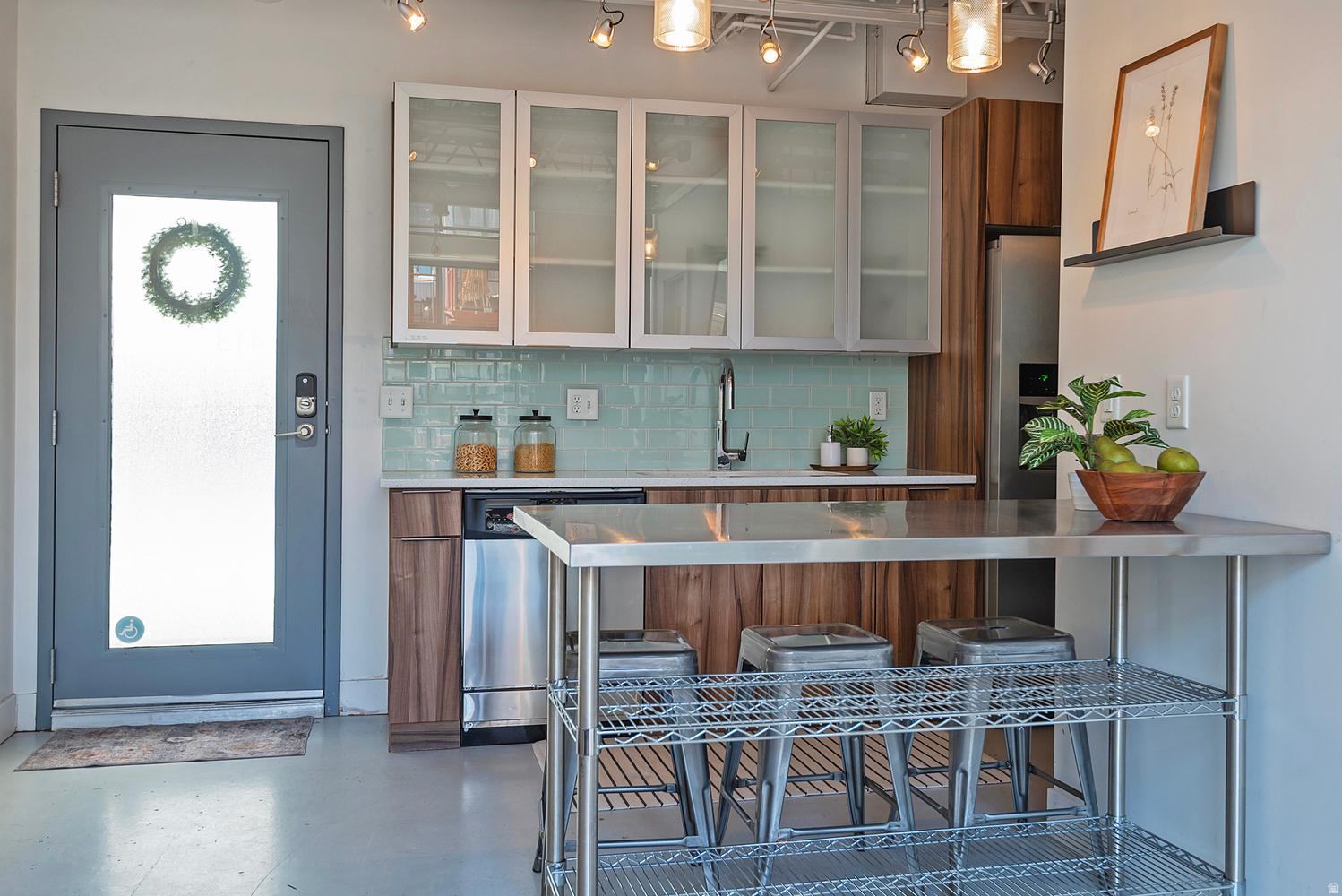 BROADWAY PARK LOFTS - Residential