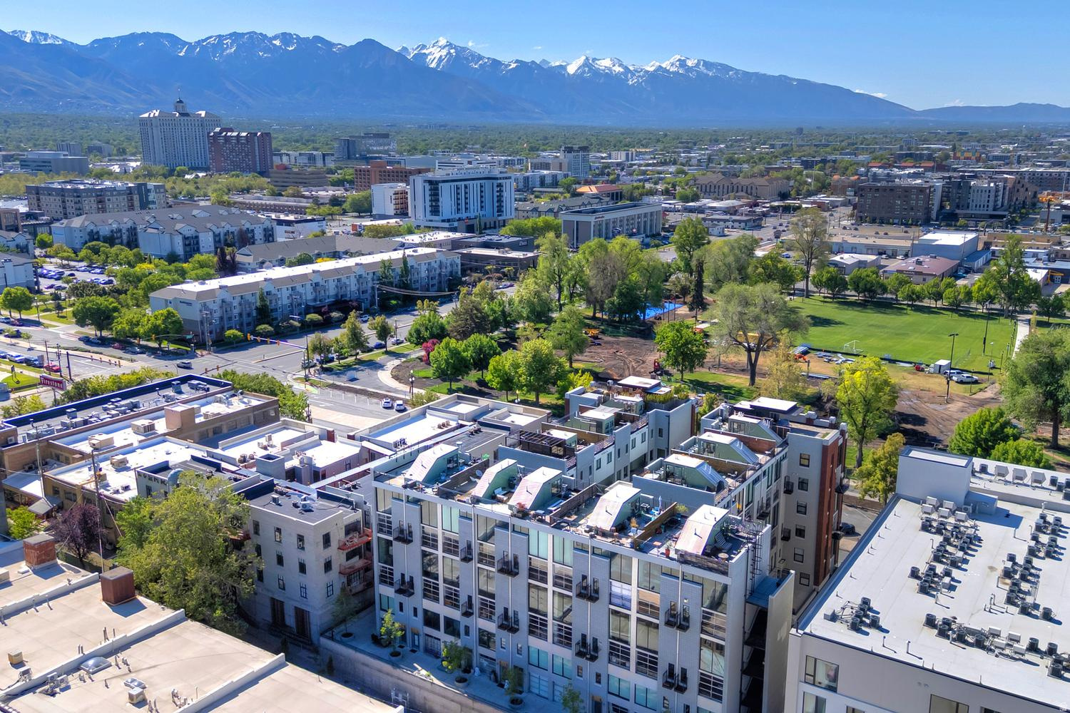 BROADWAY PARK LOFTS - Residential