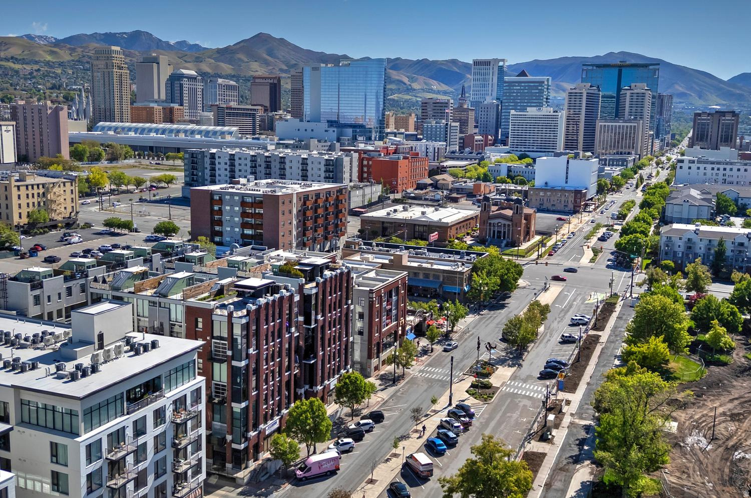 BROADWAY PARK LOFTS - Residential