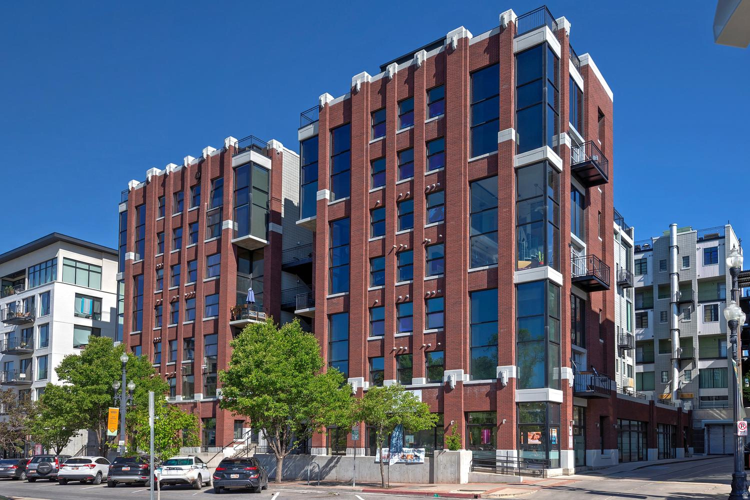 BROADWAY PARK LOFTS - Residential