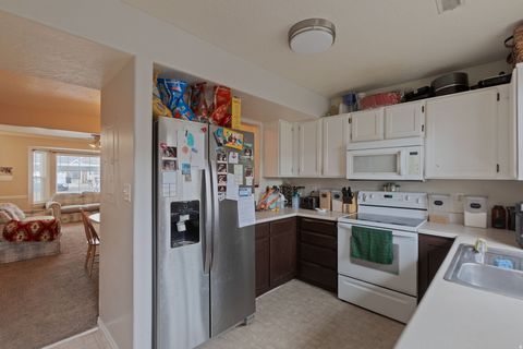 Tiny photo for 876 S GREENRIDGE AVE E, Payson, UT 84651 (MLS # 2139729)