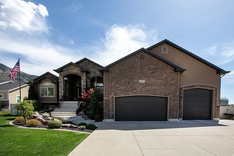 Photo of 909 E 2050 N, North Ogden, UT 84414 (MLS # 2152426)