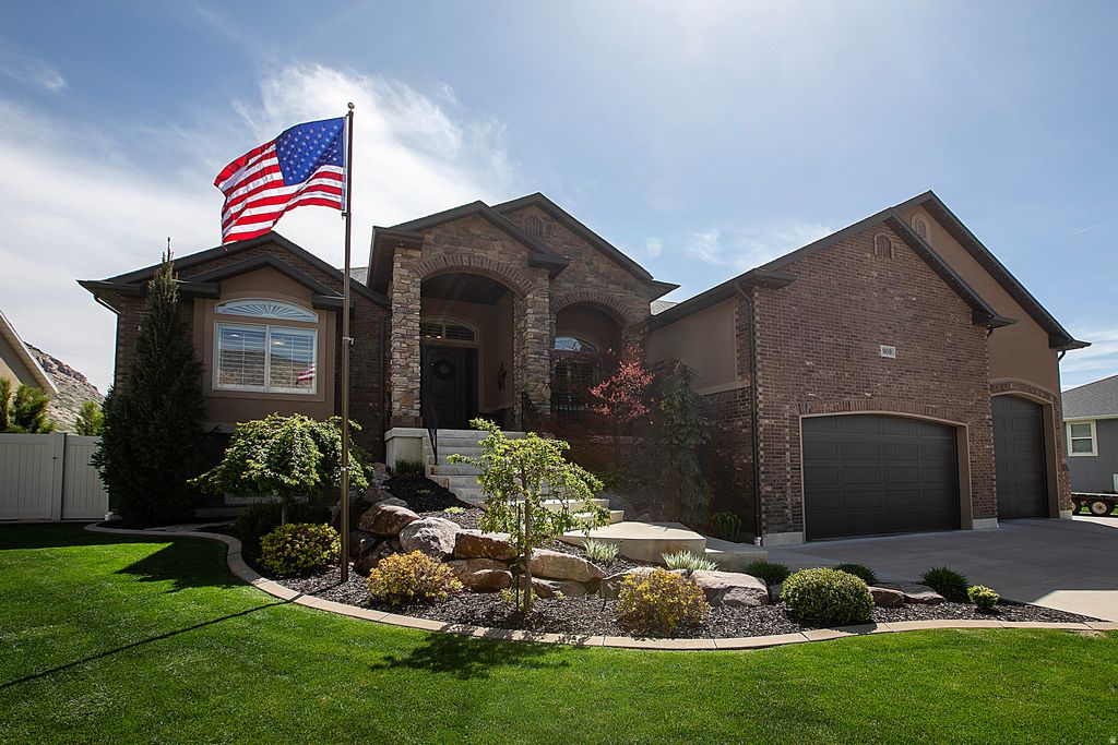 Photo of 909 E 2050 N, North Ogden, UT 84414 (MLS # 2152426)