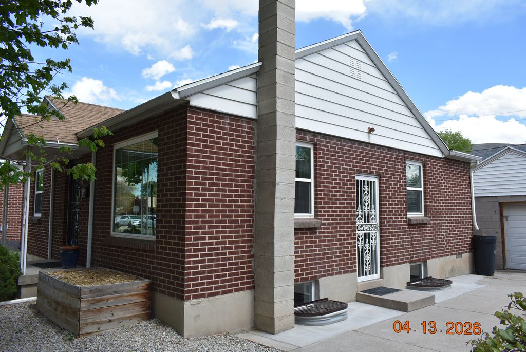 Photo of 956 N VICTORIA WAY, Salt Lake City, UT 84116 (MLS # 2150218)