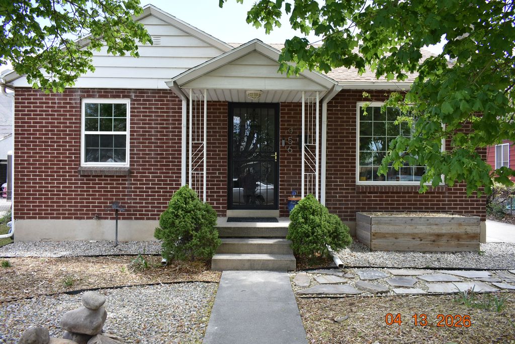 Photo of 956 N VICTORIA WAY, Salt Lake City, UT 84116 (MLS # 2150218)