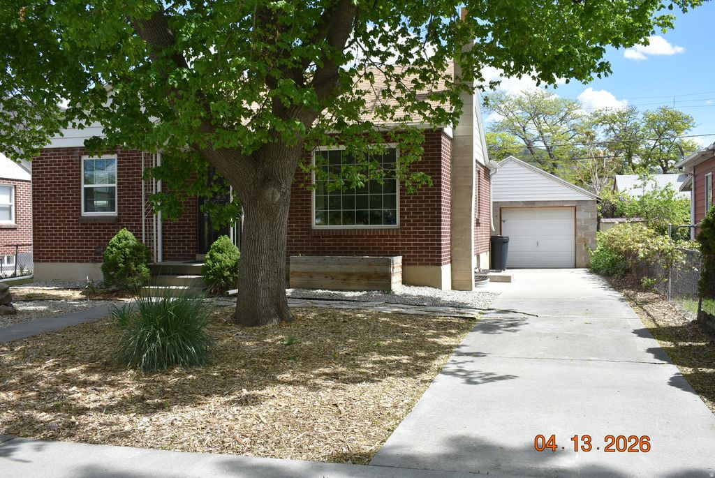 Photo of 956 N VICTORIA WAY, Salt Lake City, UT 84116 (MLS # 2150218)