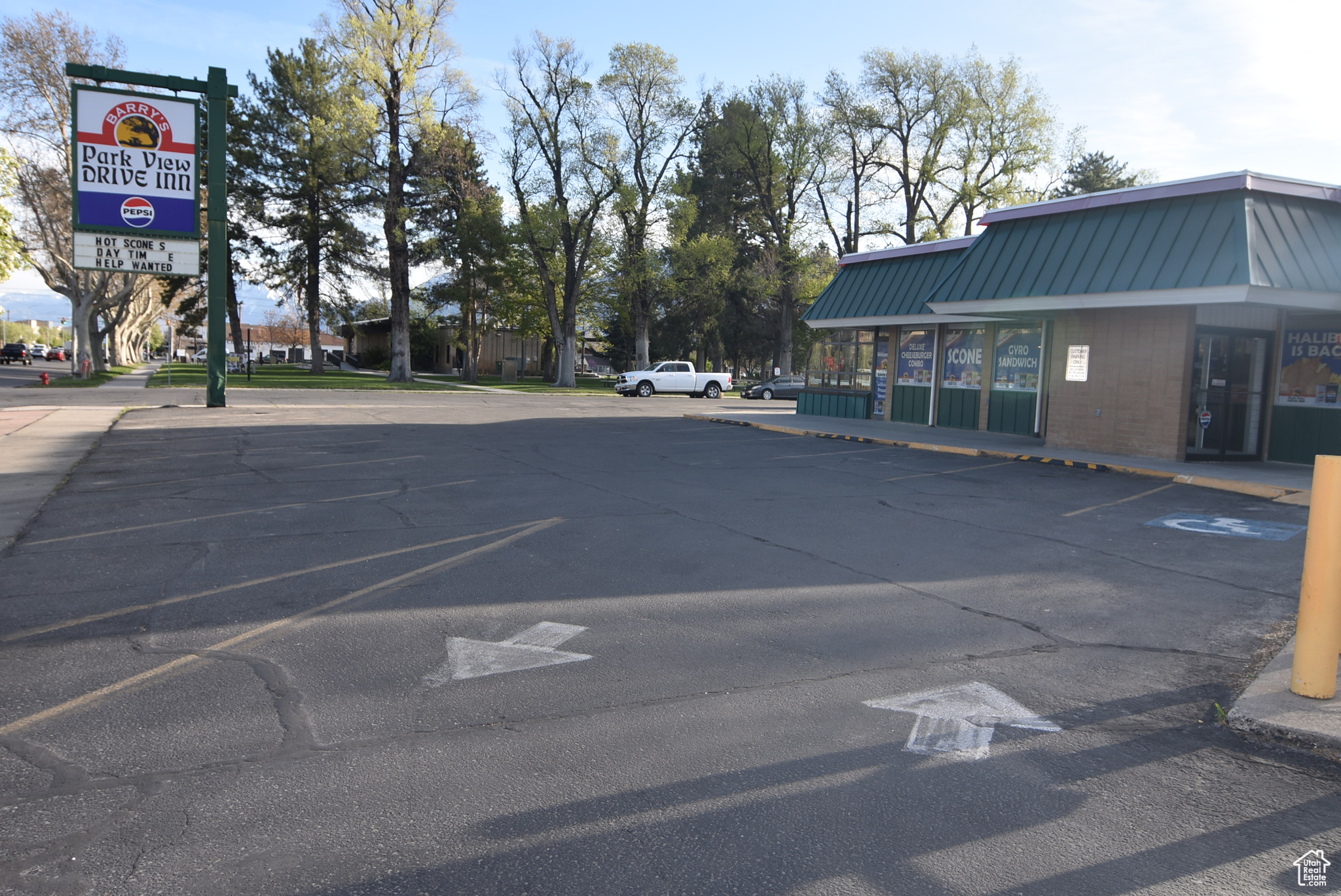 Main image without alt text