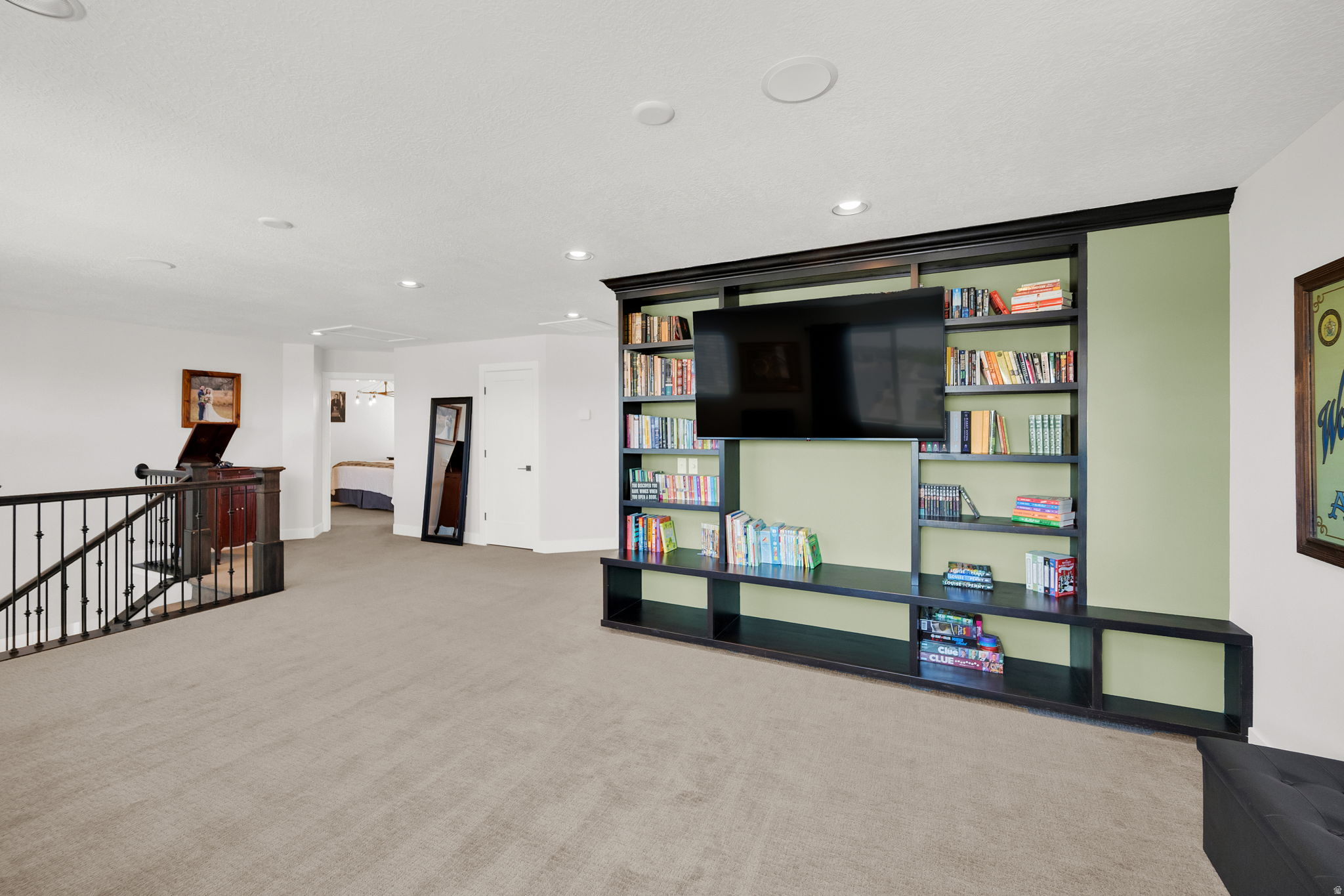 CRESTWOOD ESTATES - Residential