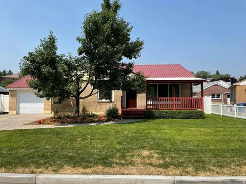 Tiny photo for 585 E 400 S, River Heights, UT 84321 (MLS # 2142085)