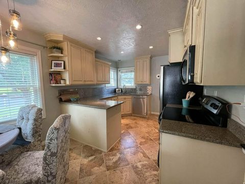Tiny photo for 585 E 400 S, River Heights, UT 84321 (MLS # 2142085)