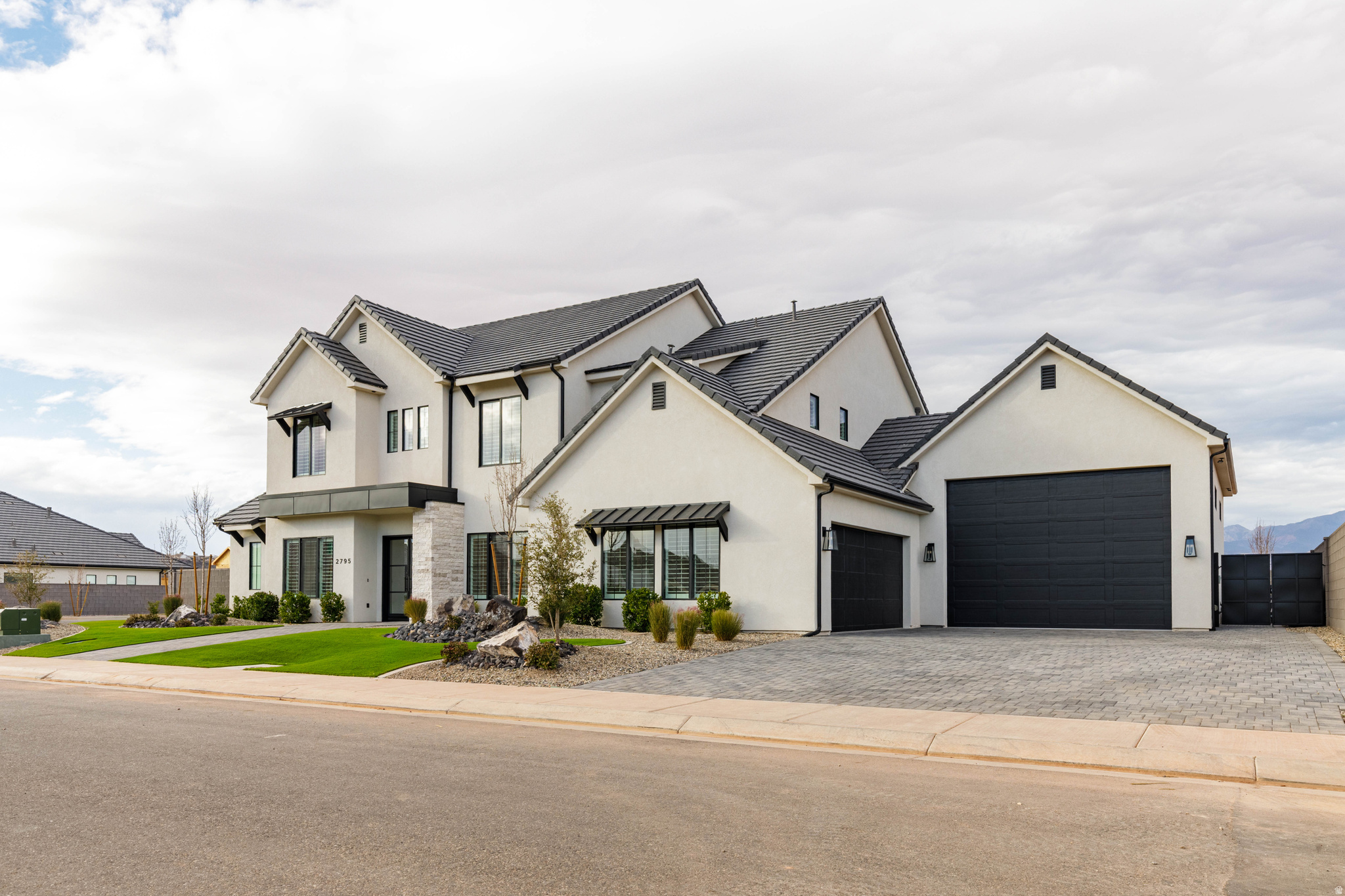 MOORLAND PARK 5 - Residential