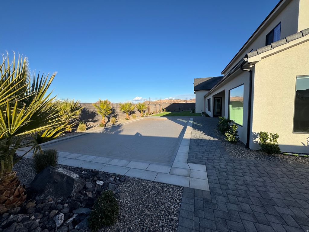 Photo of 2795 E MOORLAND DR, Saint George, UT 84790 (MLS # 2137308)