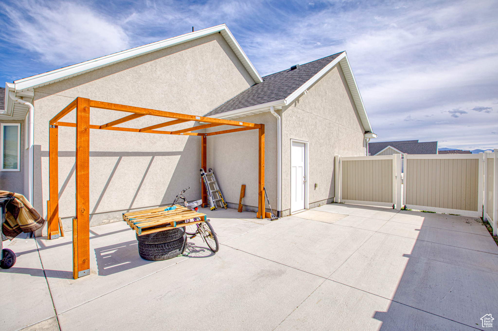 MUSTANG RIDGE - Residential