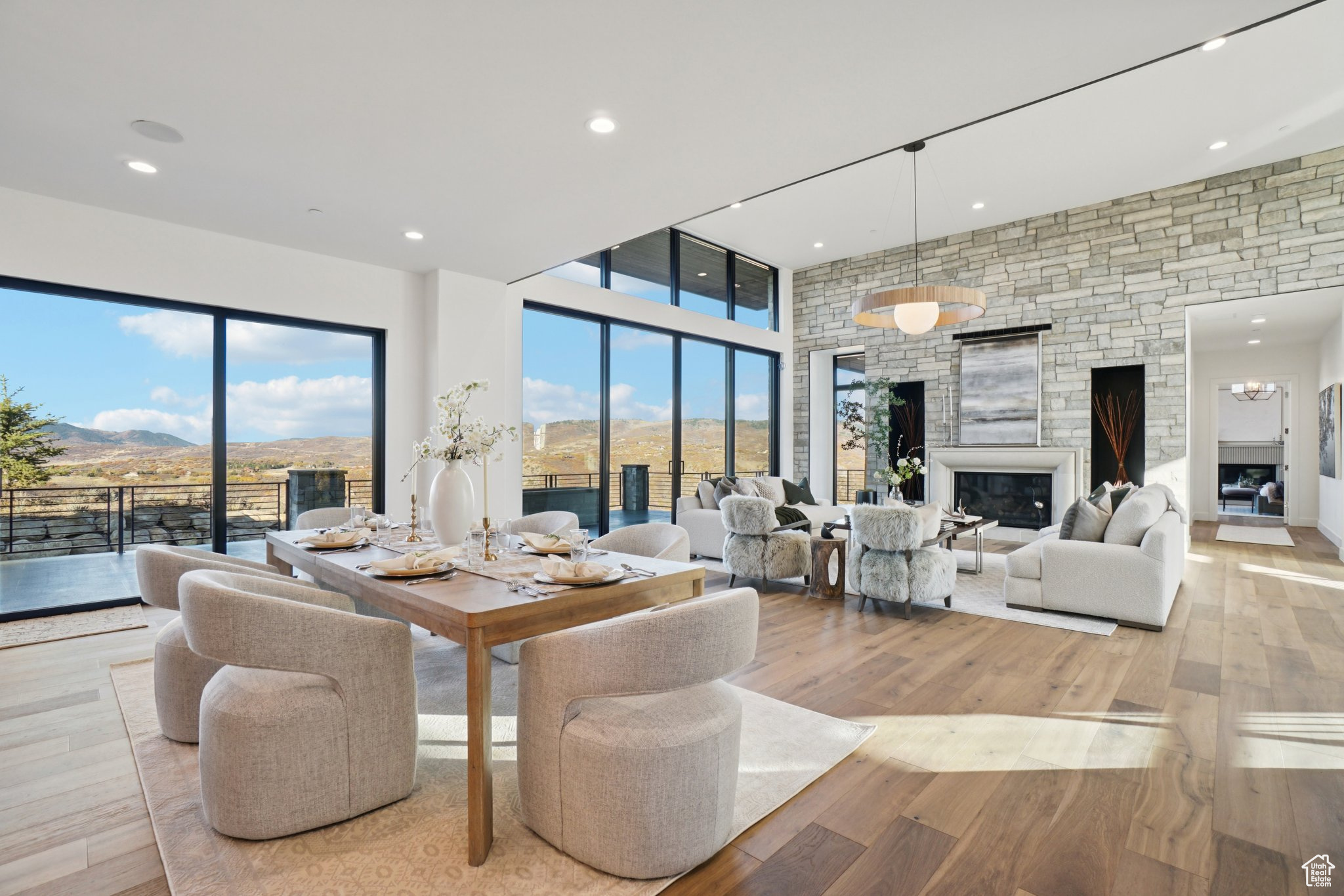 PROMONTORY - Residential