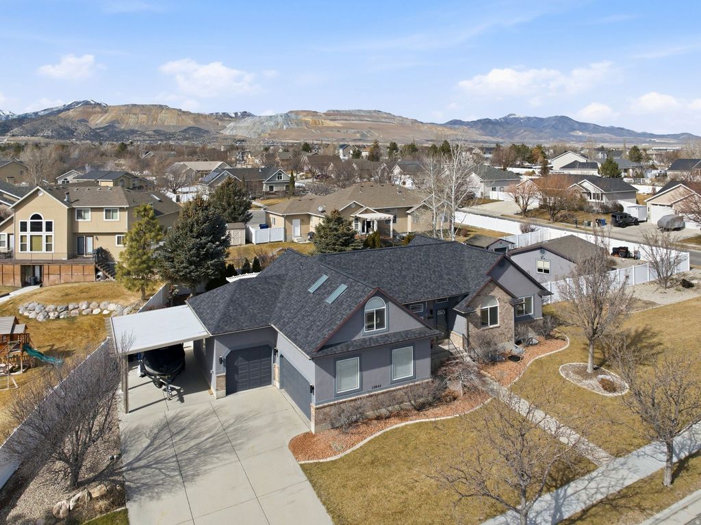 Photo of 13842 S FRIENDSHIP DR, Herriman, UT 84096 (MLS # 2140408)