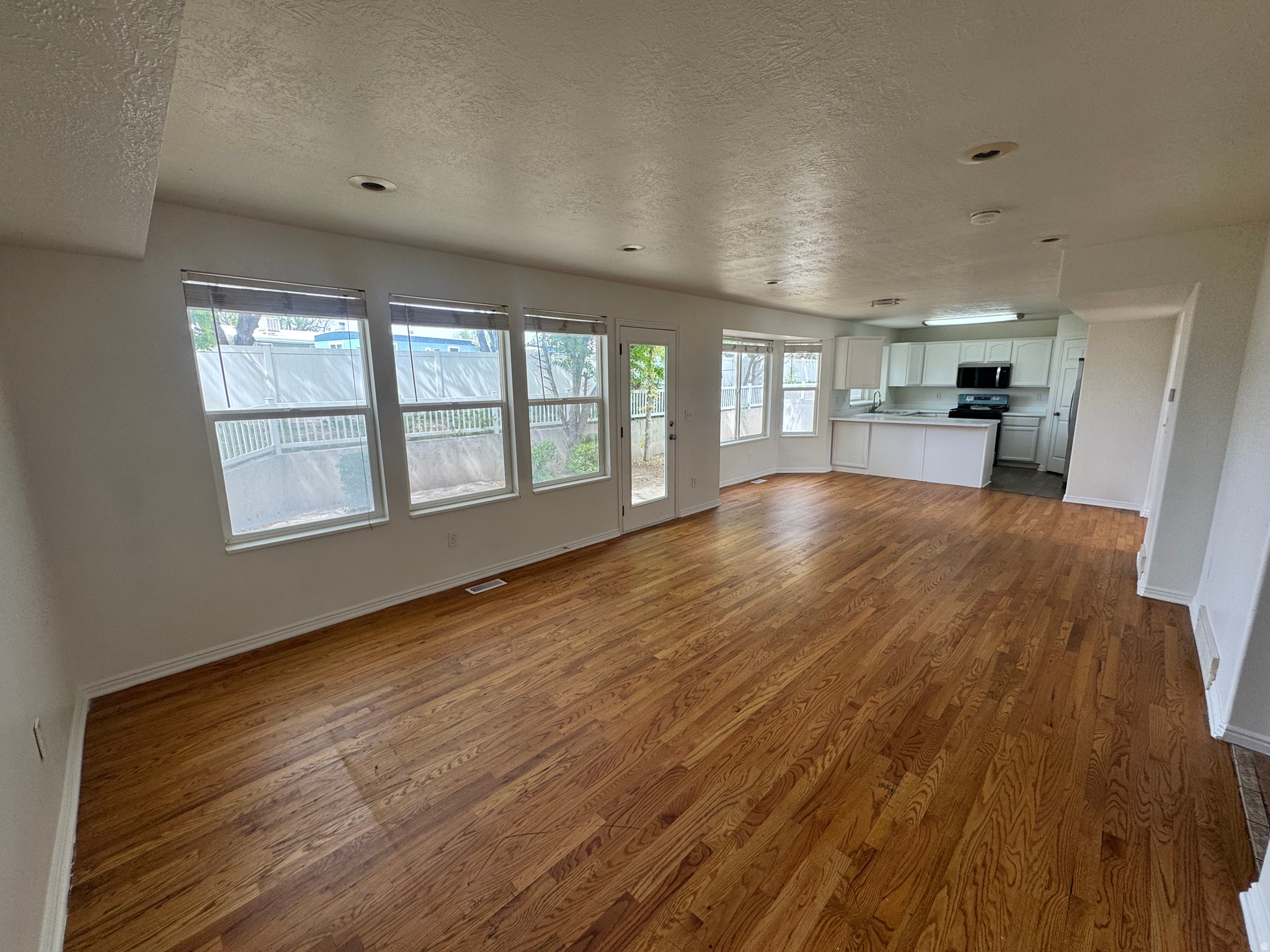 KINGSPOINTE - Residential