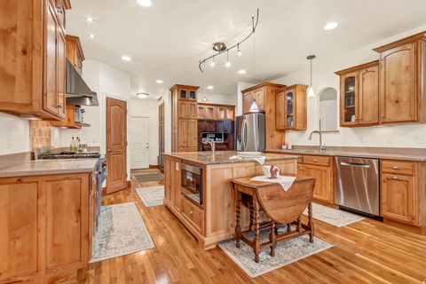 Tiny photo for 1055 N 1000 E, Mapleton, UT 84664 (MLS # 2155243)
