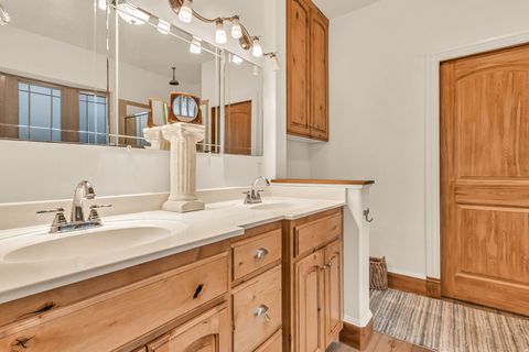 Tiny photo for 1055 N 1000 E, Mapleton, UT 84664 (MLS # 2155243)