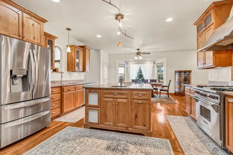 Tiny photo for 1055 N 1000 E, Mapleton, UT 84664 (MLS # 2155243)