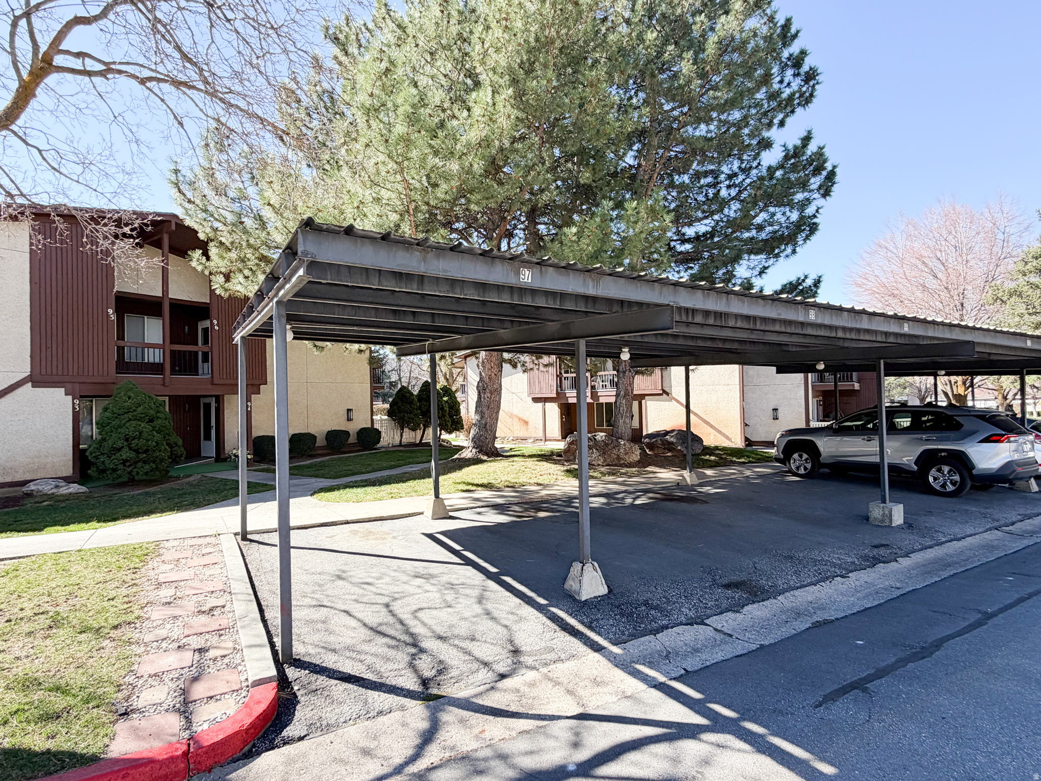 THREE FOUNTAINS - Residential