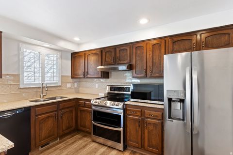 Tiny photo for 125 W 525 N, Kaysville, UT 84037 (MLS # 2146587)