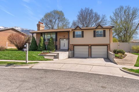 Tiny photo for 125 W 525 N, Kaysville, UT 84037 (MLS # 2146587)