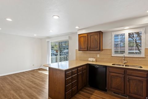 Tiny photo for 125 W 525 N, Kaysville, UT 84037 (MLS # 2146587)