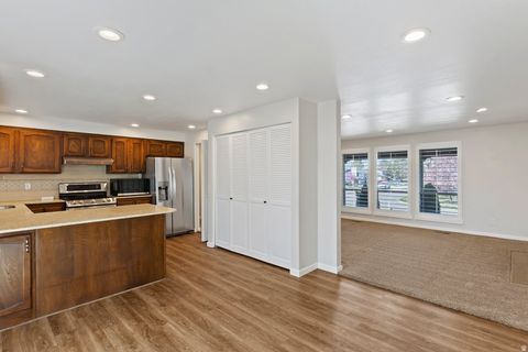 Tiny photo for 125 W 525 N, Kaysville, UT 84037 (MLS # 2146587)
