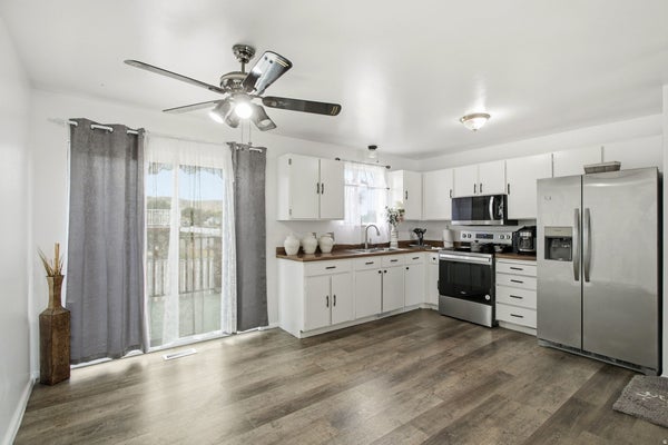 3742 S ARMORIDGE DR, MAGNA, UT 84044 - Image c1d846d8e082ddbb1fd709df80bd198f/1348536768
