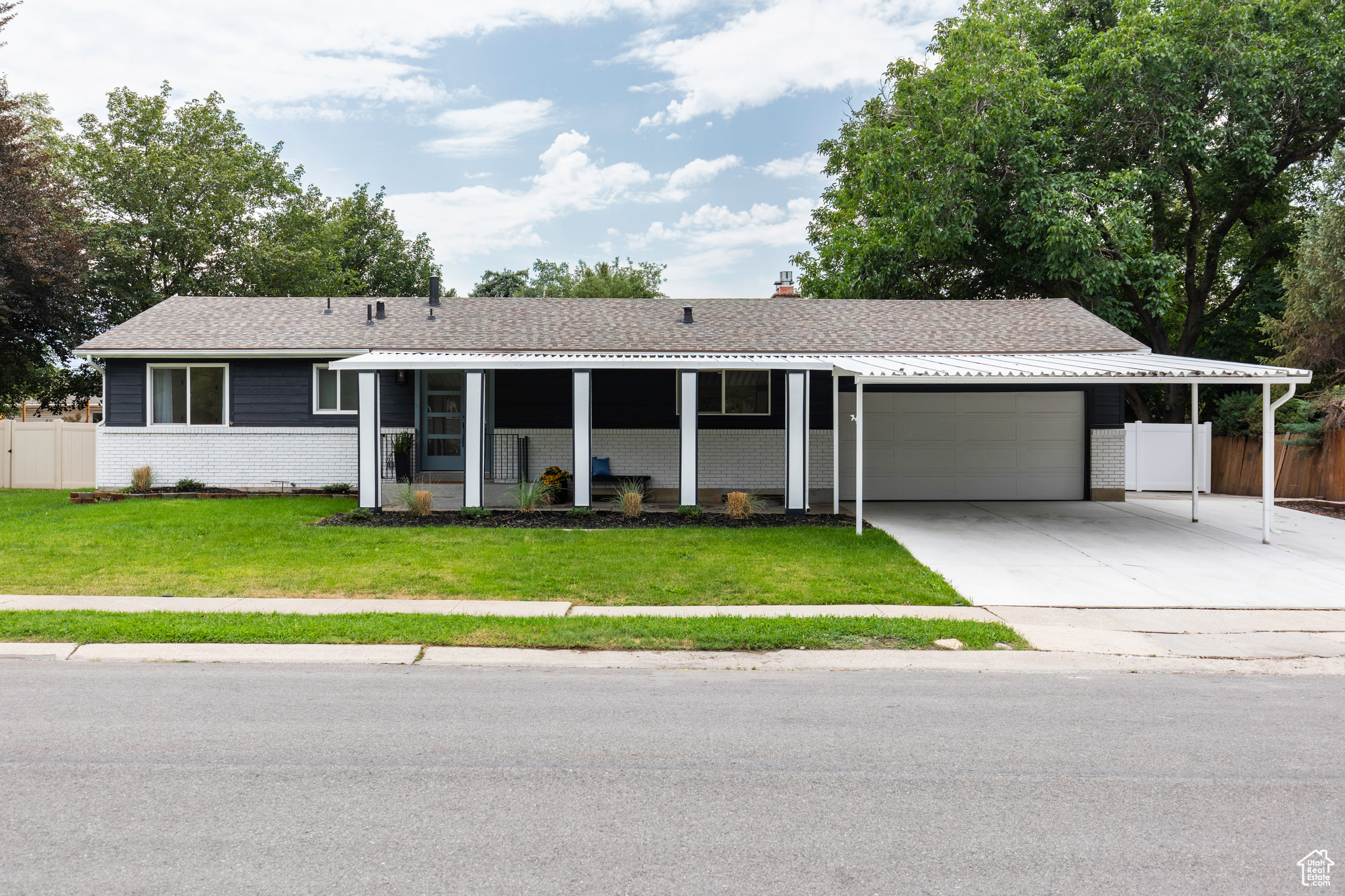 CROWN COLONY - Residential