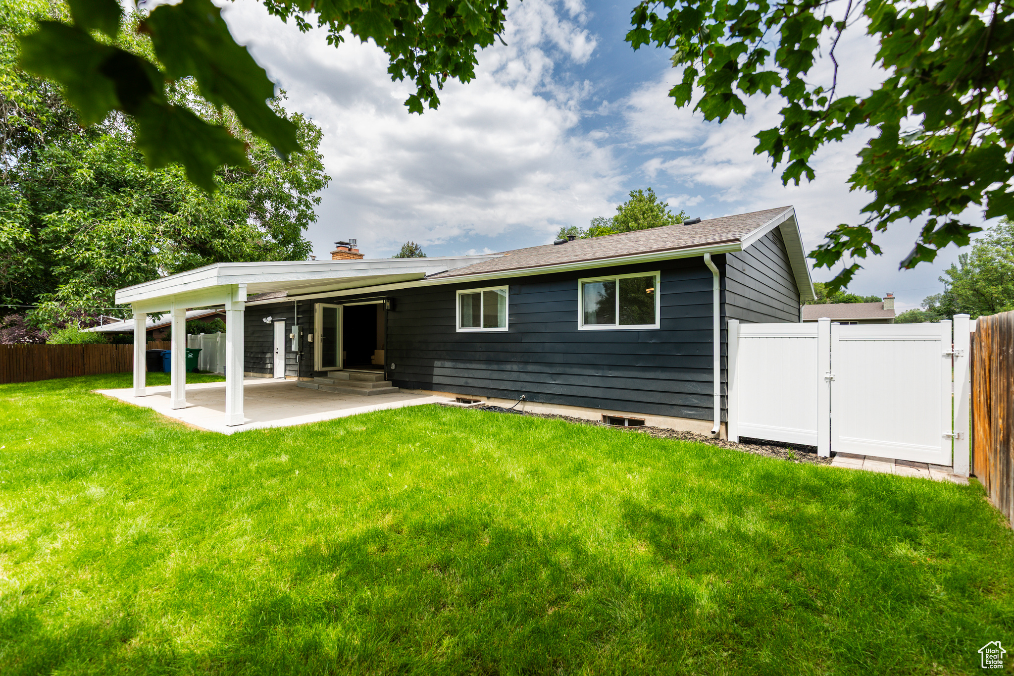 CROWN COLONY - Residential