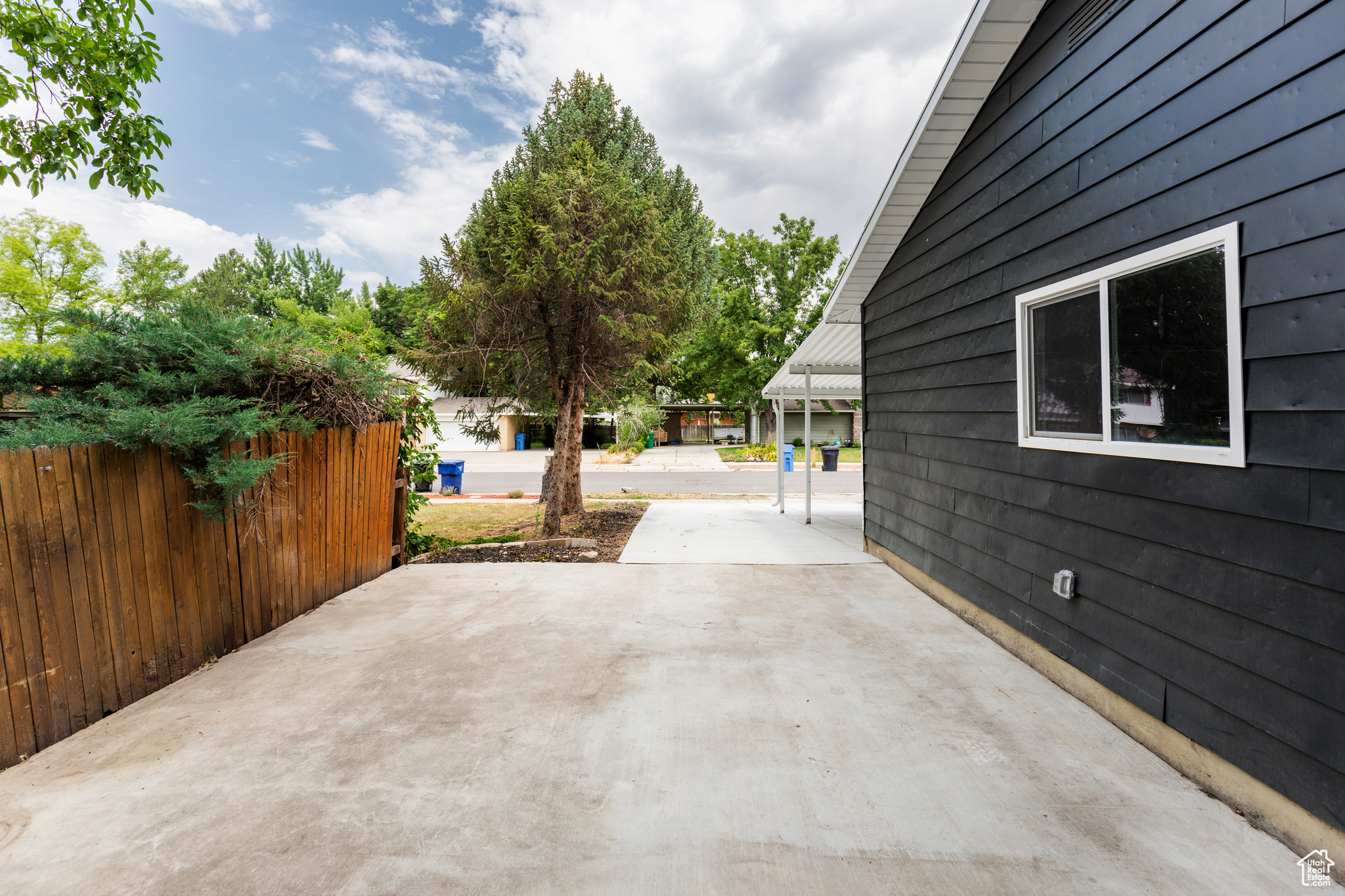 CROWN COLONY - Residential