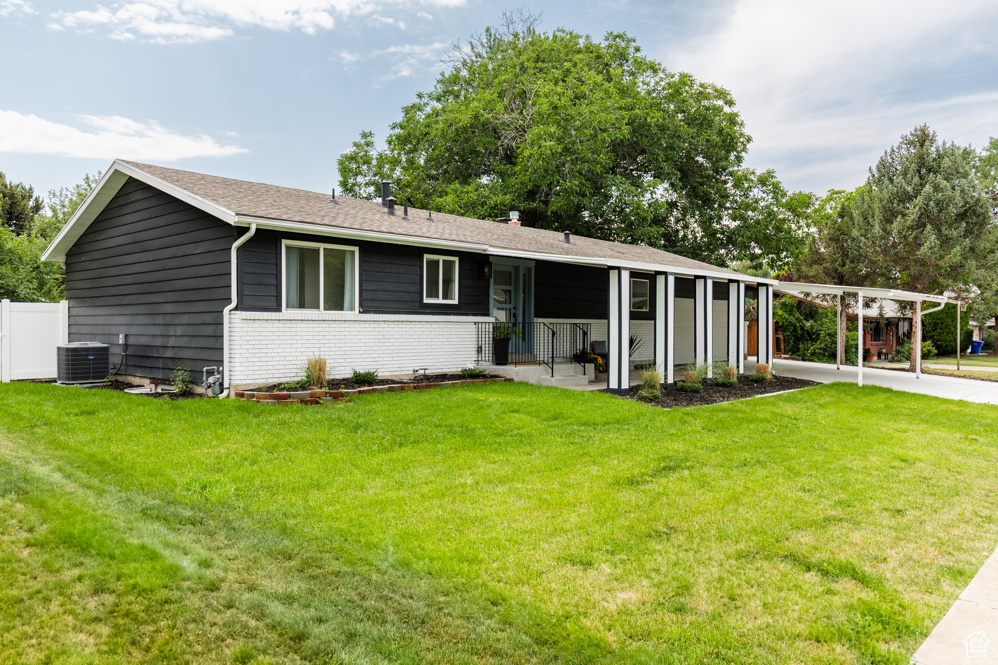 CROWN COLONY - Residential