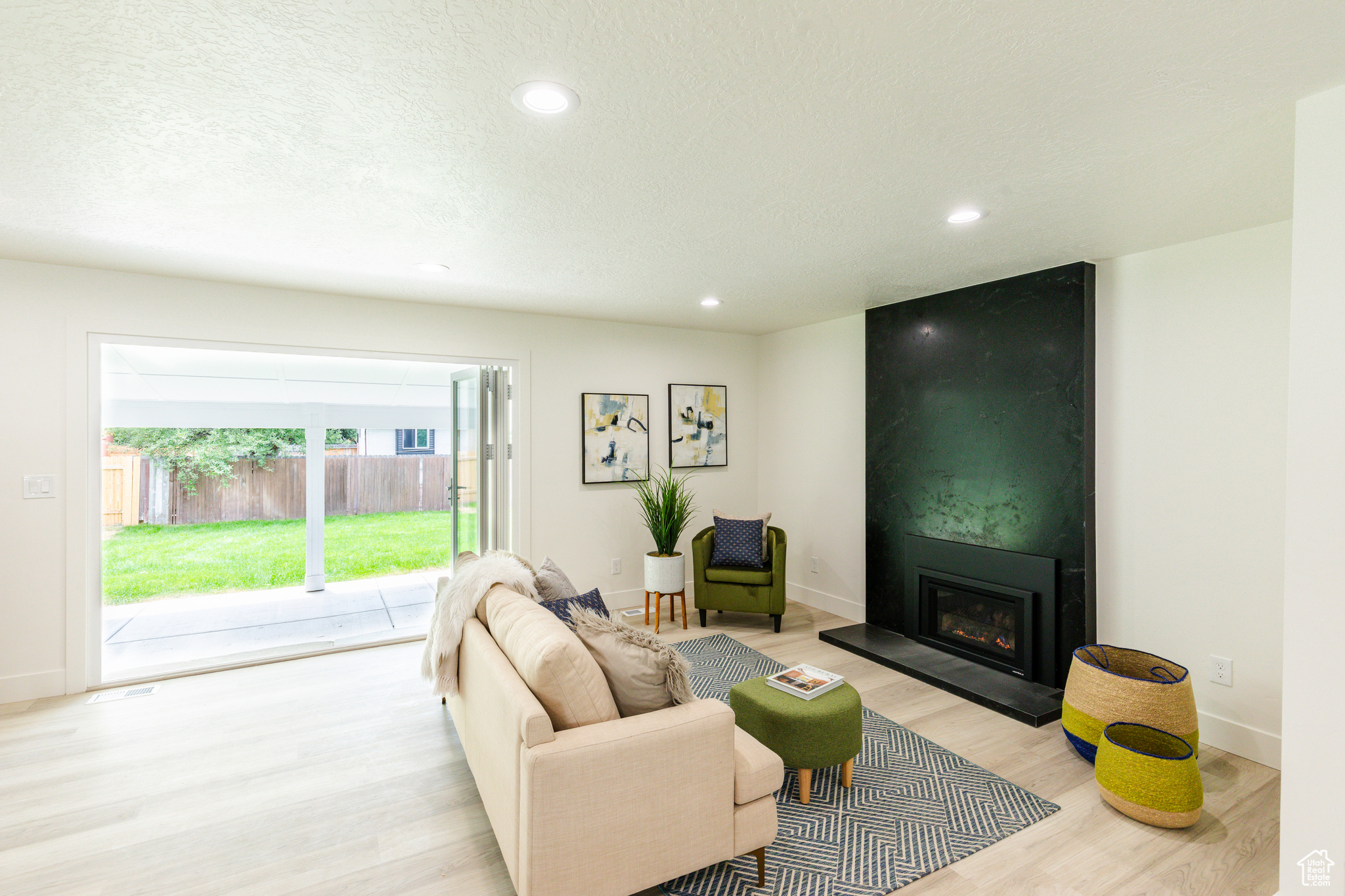 CROWN COLONY - Residential