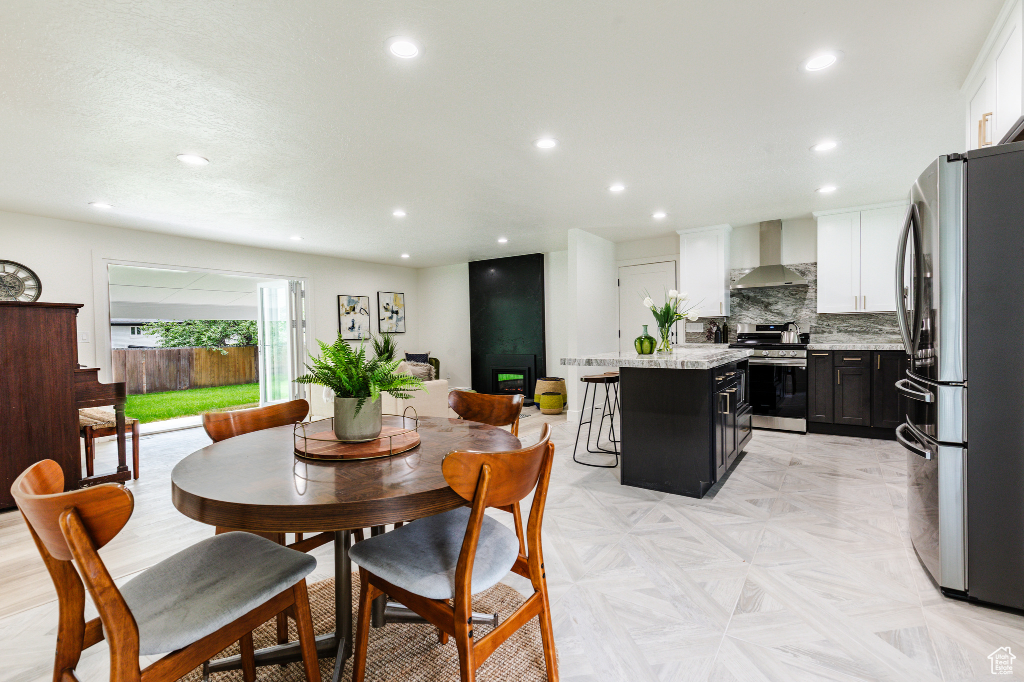 CROWN COLONY - Residential