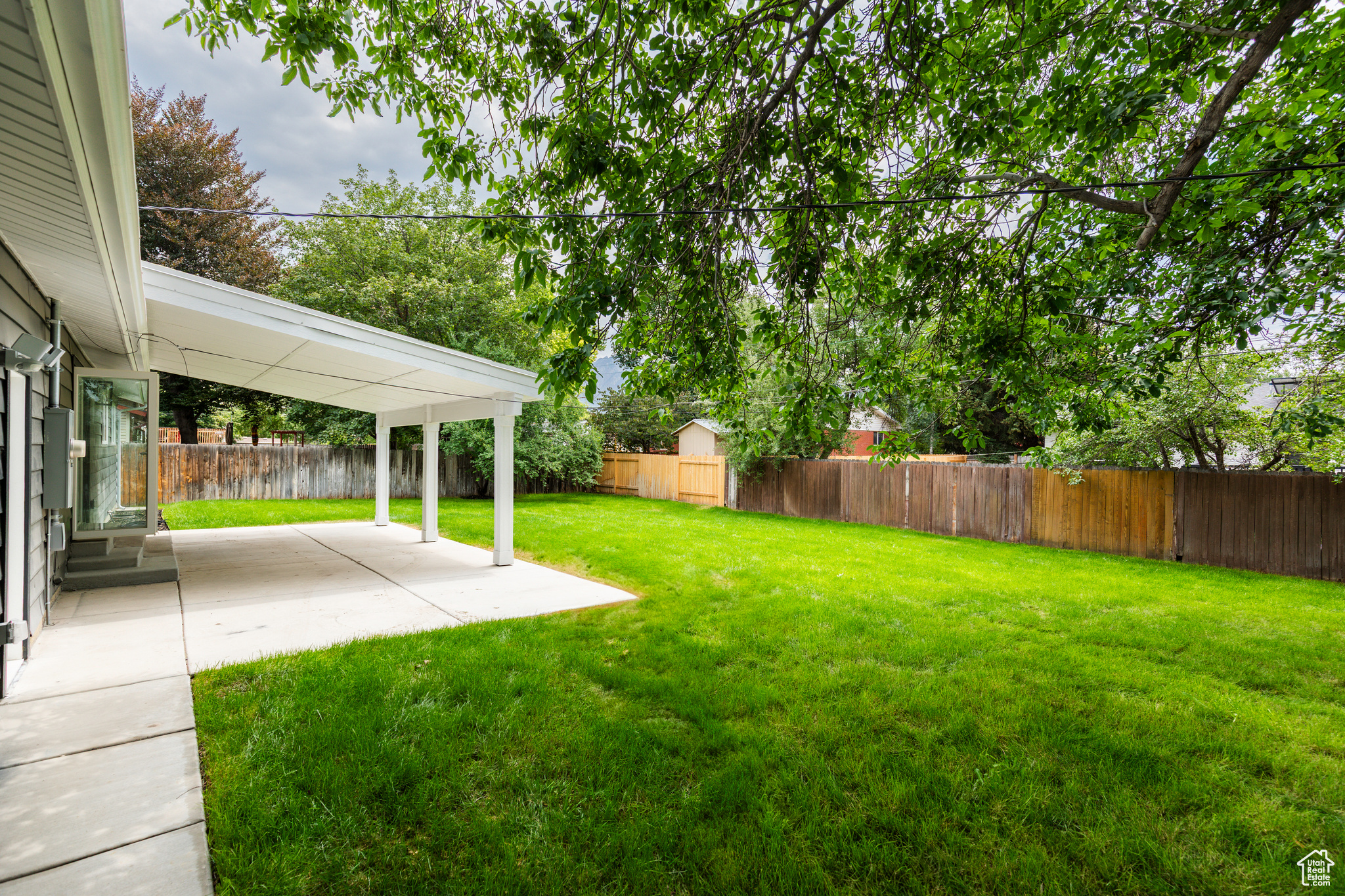 CROWN COLONY - Residential