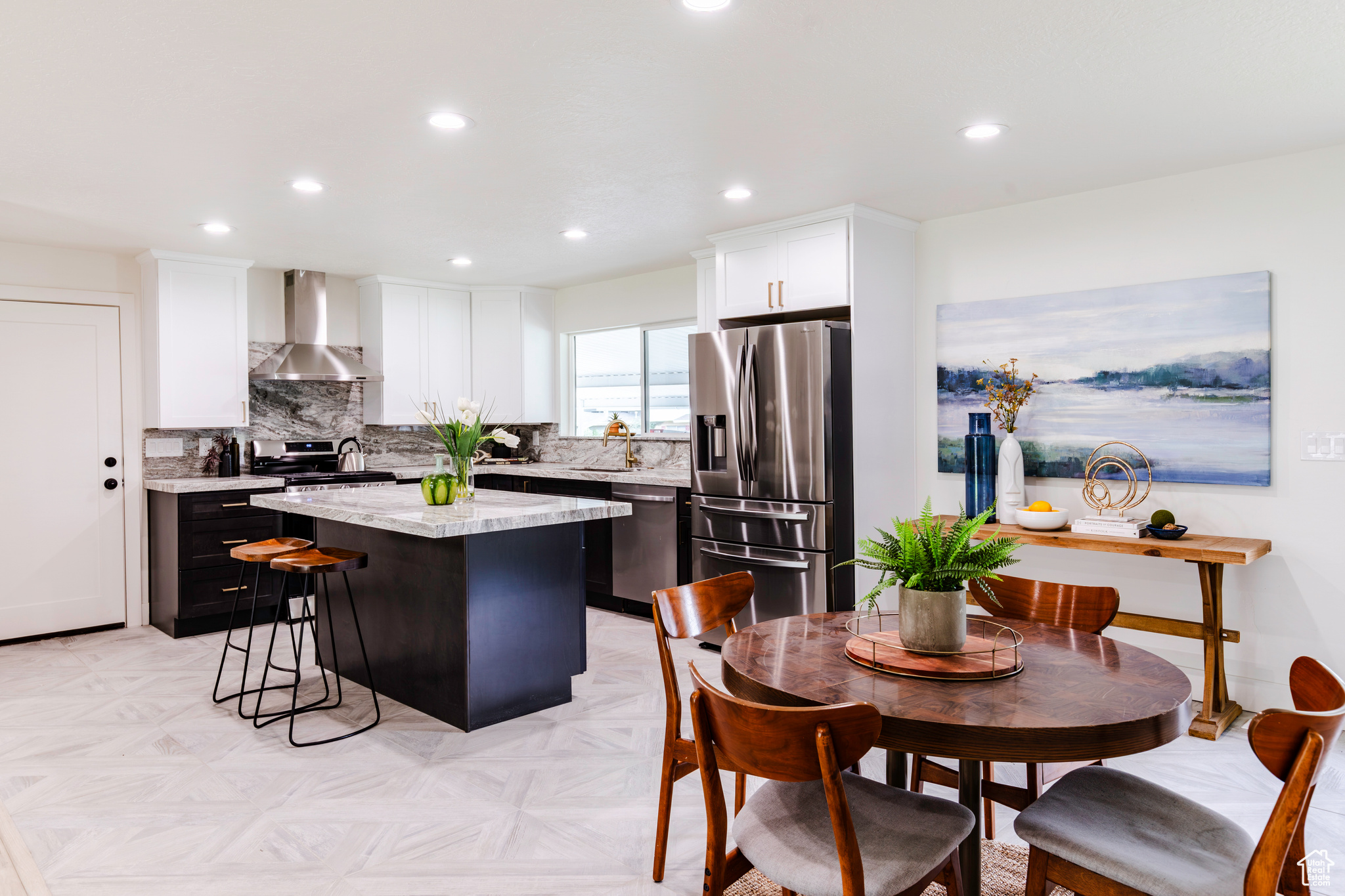 CROWN COLONY - Residential