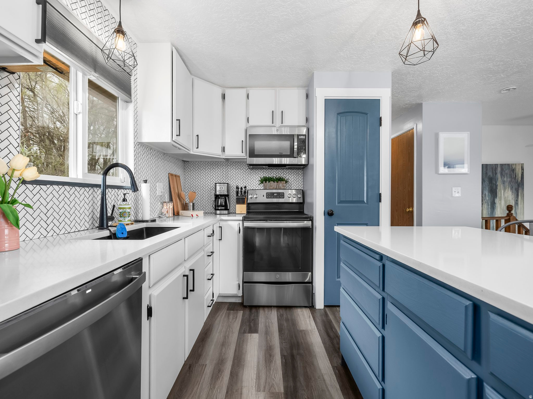 VALLEY SIDE - Residential