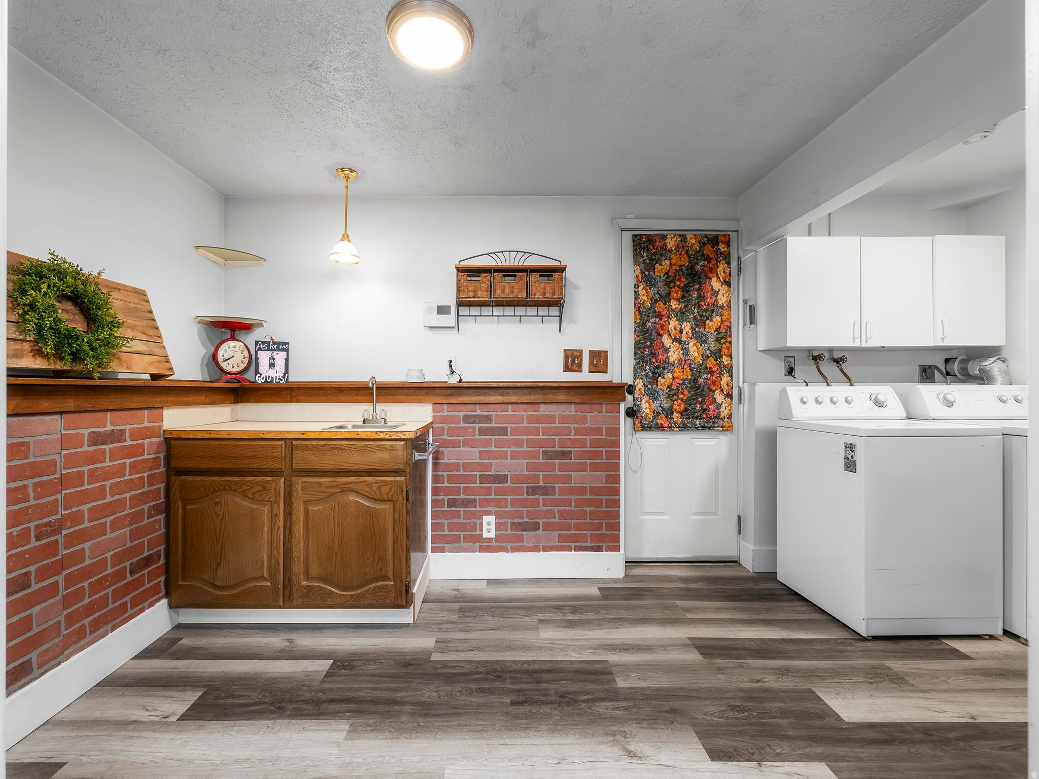 VALLEY SIDE - Residential