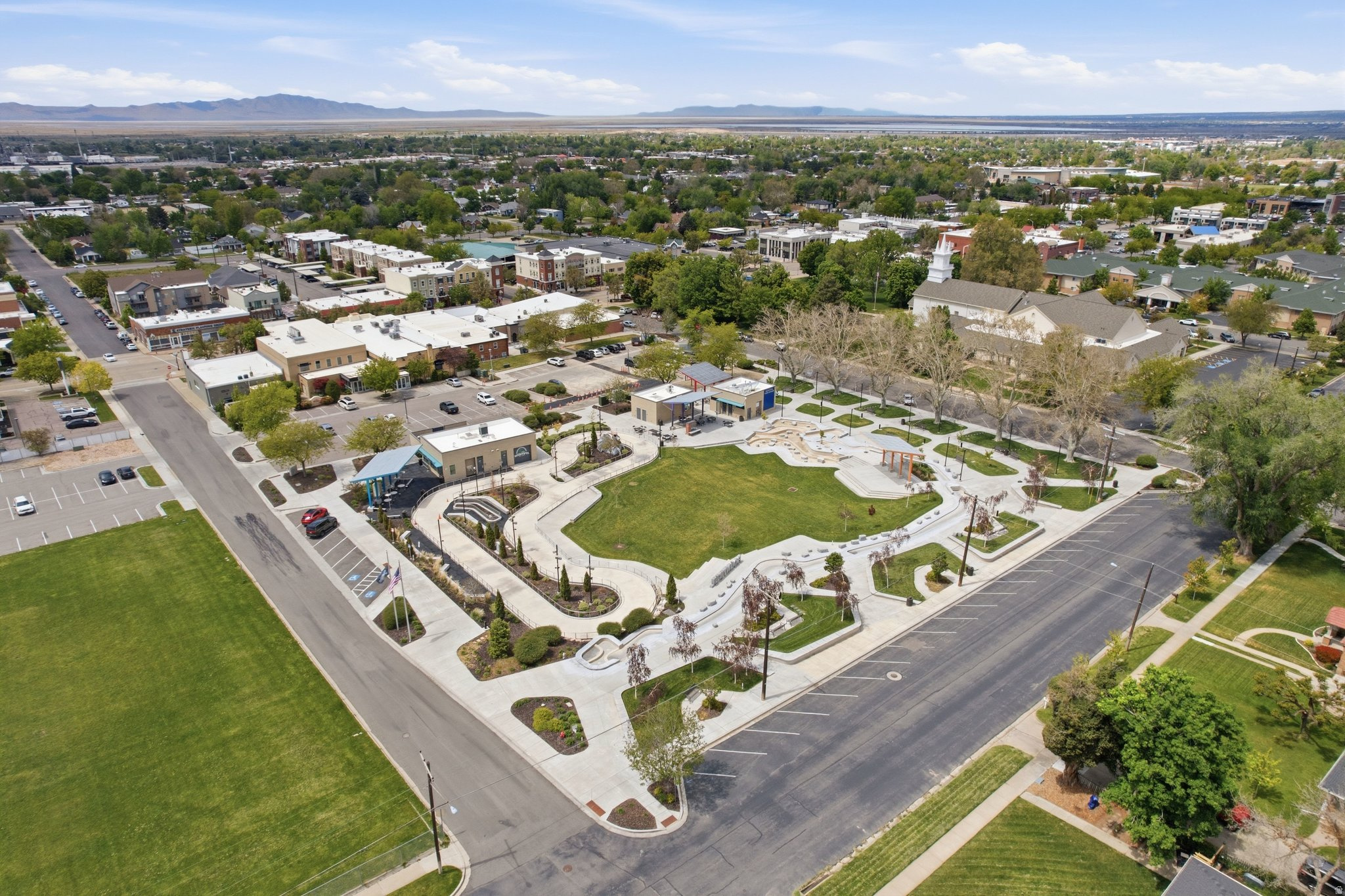 PINEVIEW CONDOMINIUM - Residential