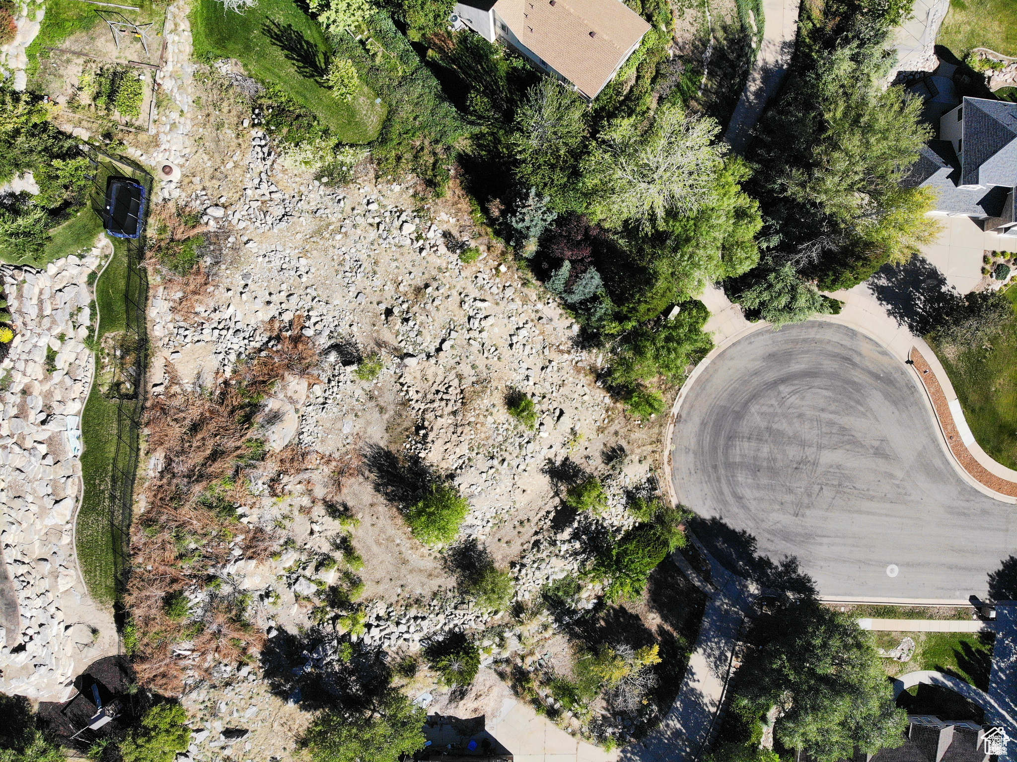 Amazing Views! Yes, this is a buildable lot. We actually have a couple of plans that work on the lot. Please call, and I will be happy to walk the lot with you!