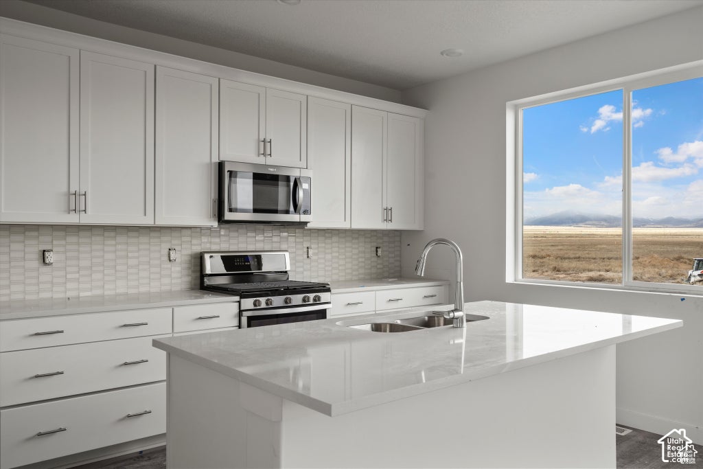 Photo of 557 E HEARTH LN, Eagle Mountain, UT 84005 (MLS # 2189461)