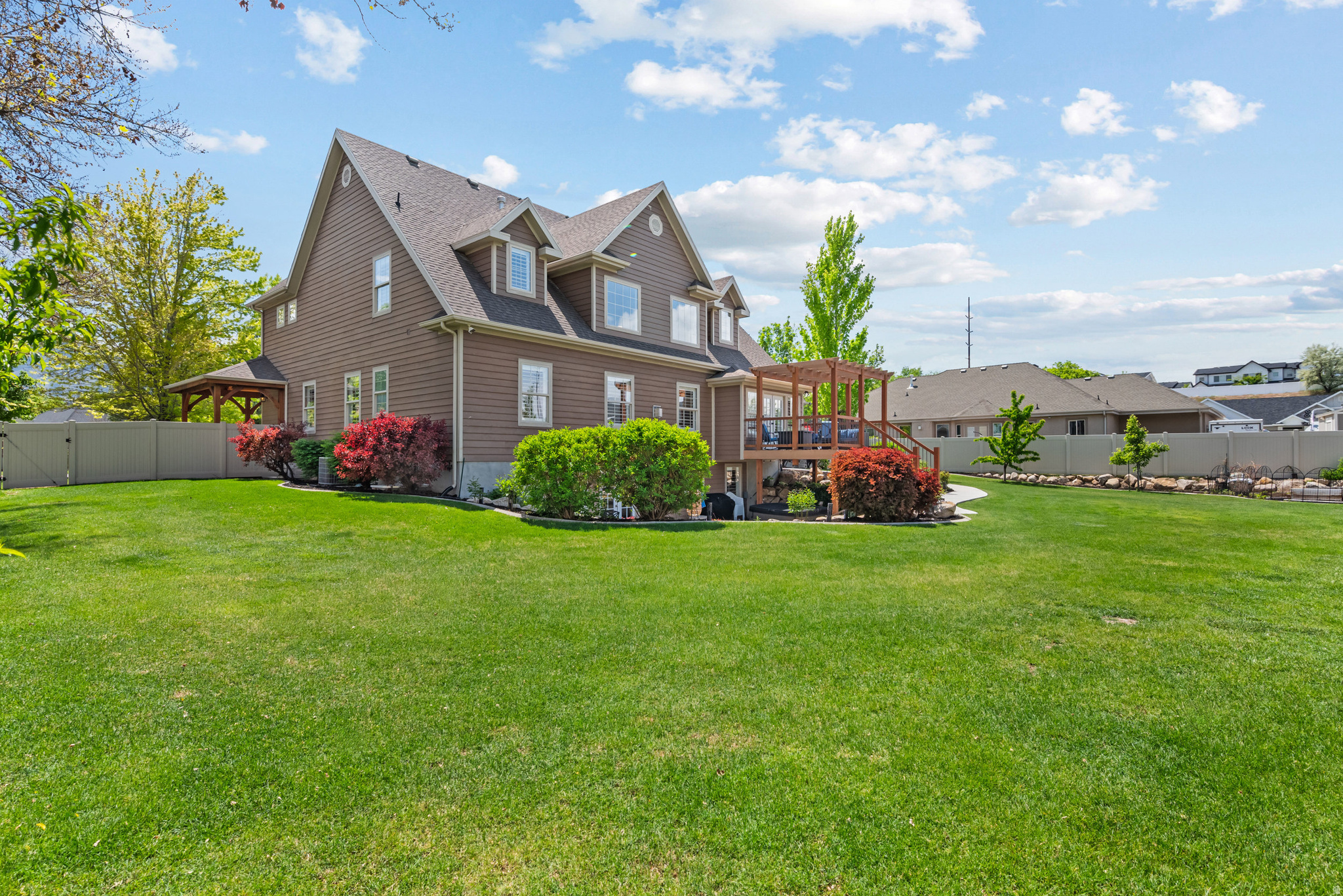 QUAIL HOLLOW - Residential