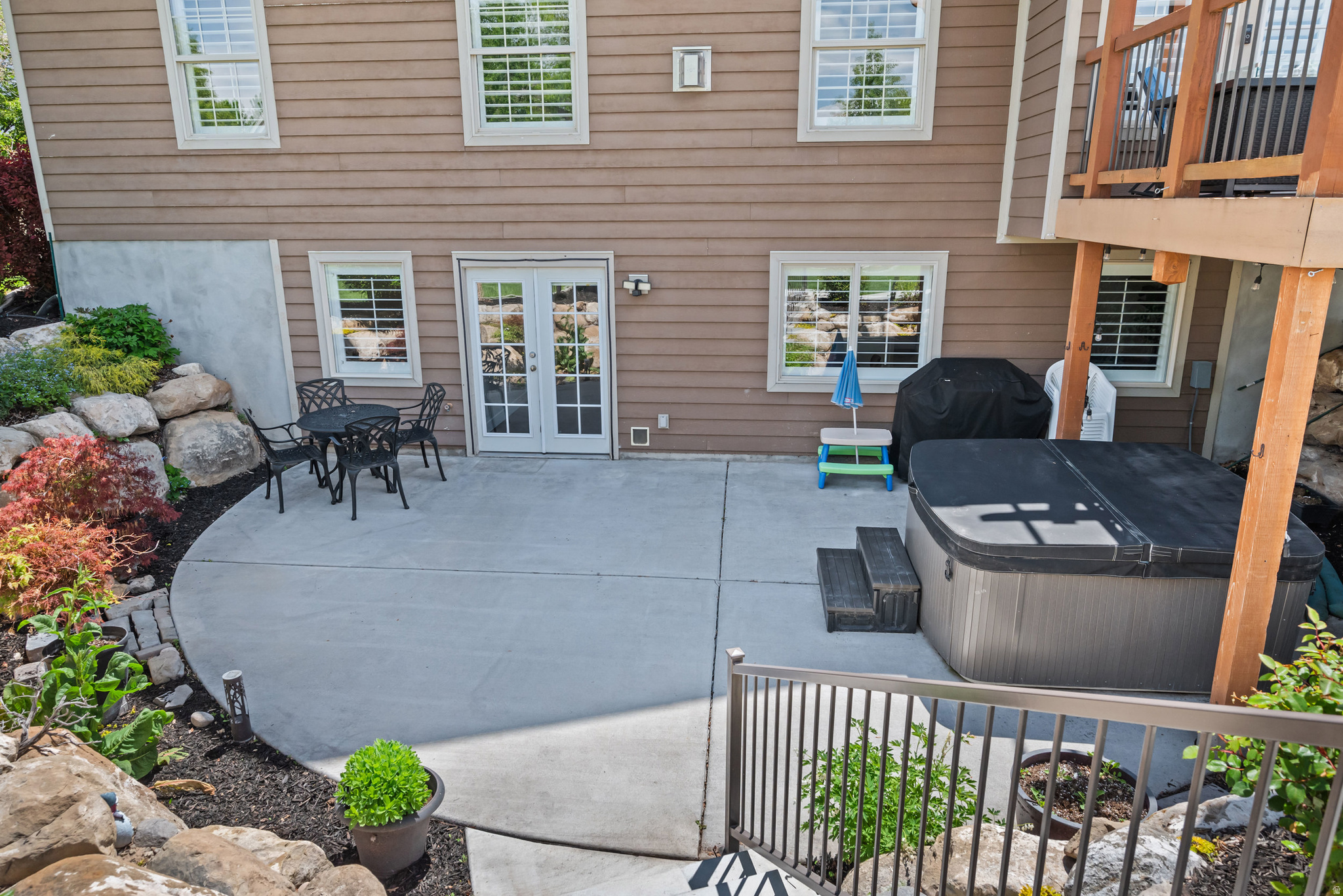 QUAIL HOLLOW - Residential