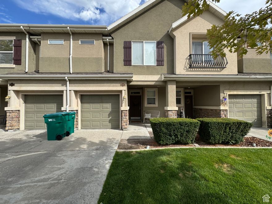 **PRICED TO SELL** Welcome to this beautifully updated townhome in the desirable Vintage on the Bluffs neighborhood. Thoughtfully maintained and move-in ready, this home offers both comfort and style. Entertain with ease on the spacious, fully fenced patio-perfect for summer evenings. Inside, updated light fixtures, wood-look laminate flooring, and fresh, airy paint create a bright and inviting atmosphere. Enjoy access to a community clubhouse with weight room, kitchenette, playground, bocce ball court, and pool, offering endless options for relaxation and fun. Don't miss the opportunity to make this charming home your own!