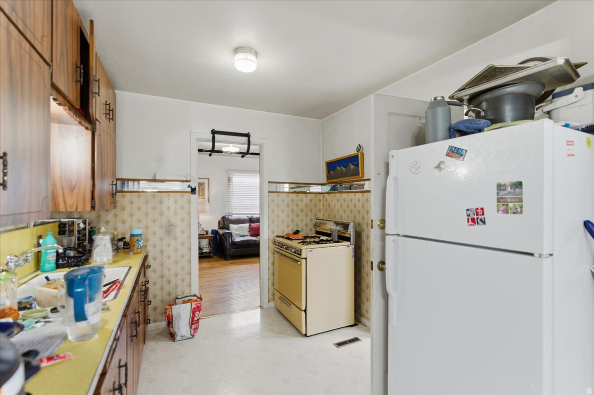 VILLAGE GARDENS - Residential